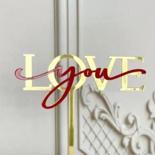 Топпер акриловый "Love you" золотой с красной надписью Топпер акриловый "Love you" золотой с красной надписью